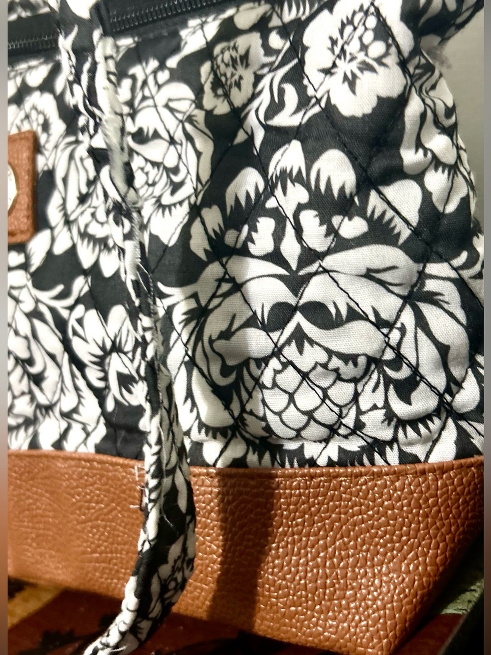 Stone Mountain NY quilted tote bag -black & white pattern - faux leather bottom - Picture 5 of 14